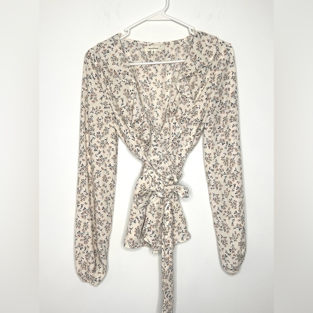 Max Studio Ruffle Faux Wrap blouse Sz M Cream Floral Neutral Chic Cottage EUC